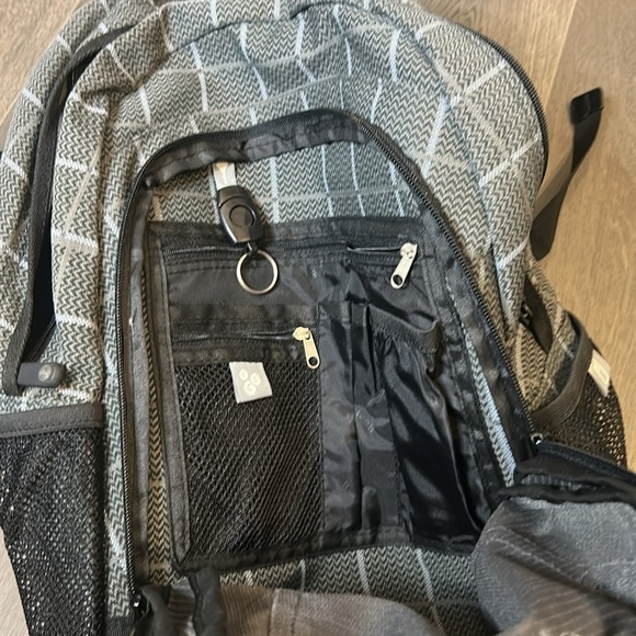 ROOTS Tech Zone Gray Black Backpack NEW - Picture 14 of 16